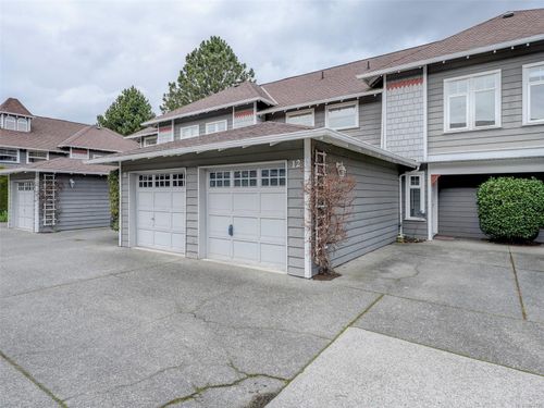 12-922 Arm St, Esquimalt, BC, V9A4G5 | Card Image