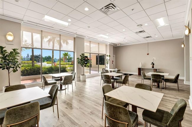 APT-16F - 5600 Collins Ave, Condo with 2 bedrooms, 2 bathrooms and null parking in Miami Beach FL | Image 27