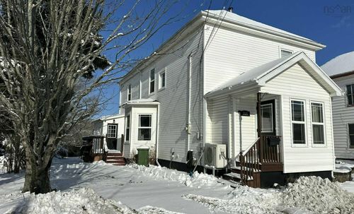 355 Queen St, Truro, NS, B2N2C4 | Card Image