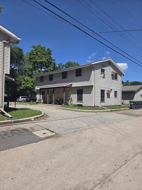 422-424-426-428 18th Place S, La Crosse, WI, 54601 | Card Image