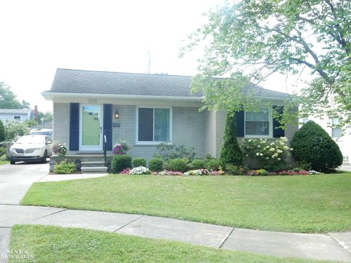 1205 Aline Dr, Grosse Pointe Woods, MI, 48236-1228 | Card Image