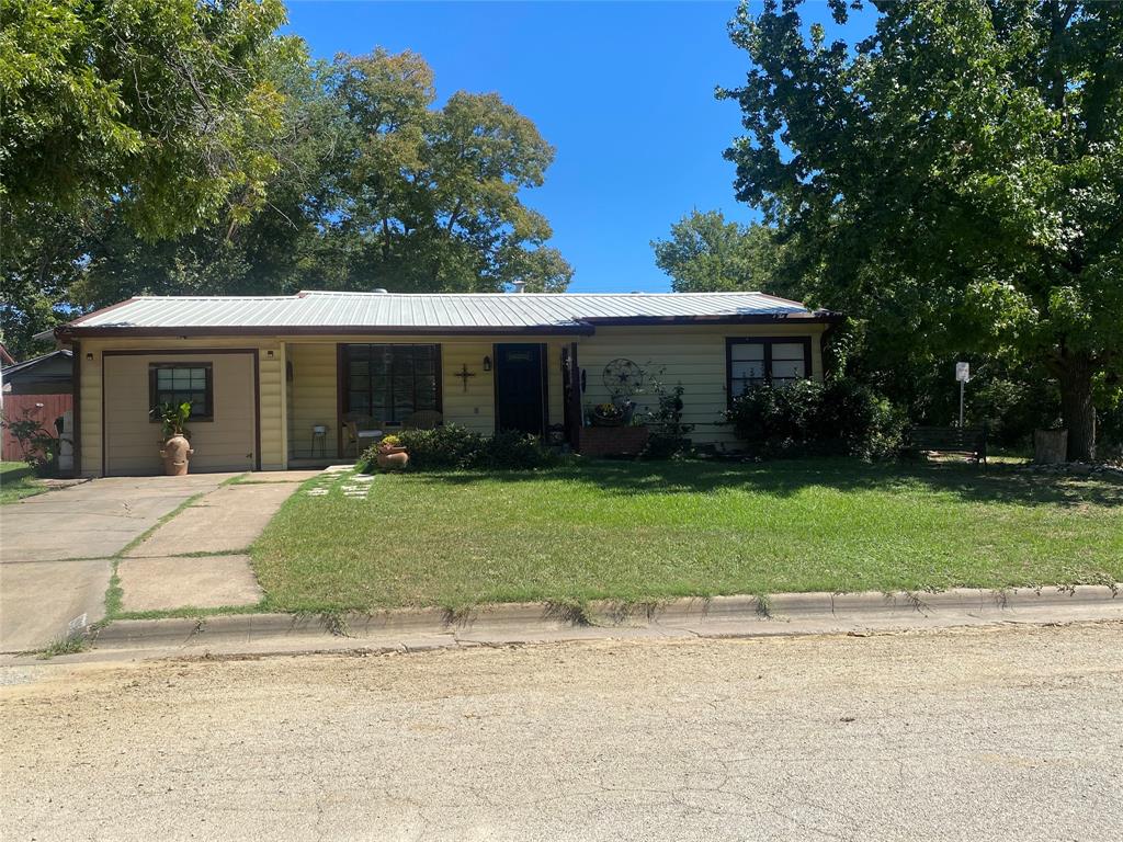 1st Ave, Mineral Wells, TX 76067