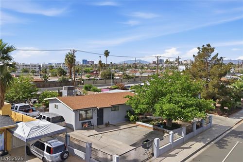 2704 Brady Ave, Las Vegas, NV, 89101-1564 | Card Image