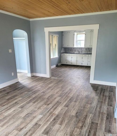 211 Broadway St W, Yorkton, SK, S3N0M9 | Card Image