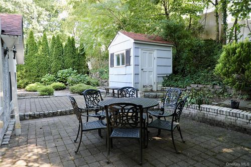 283 Neuton Ave, Port Chester, NY, 10573-2404 | Card Image