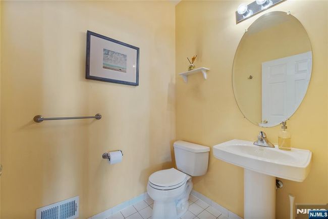 34 George Russell Way, Condo with 2 bedrooms, 3 bathrooms and null parking in Clifton NJ | Image 14