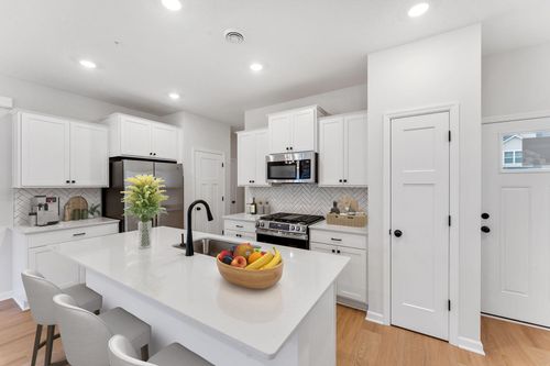 1530 Trellis Ln, Saint Paul, MN, 55101 | Card Image