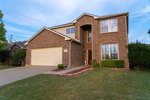 10120 Sourwood Dr, Fort Worth, TX, 76244-5861 | Card Image