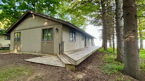 1196 Cherry Dr, South Haven, MI, 49090-9535 | Card Image