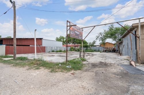 108-106 W Pear Aly, Brackettville, TX, 78832 | Card Image