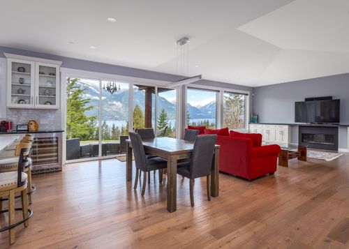 1-300 Furry Creek Dr, Furry Creek, BC, V8B1A3 | Card Image