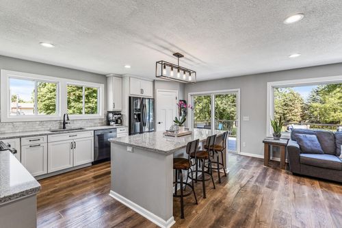 4579 141st St W, Apple Valley, MN, 55124-7702 | Card Image