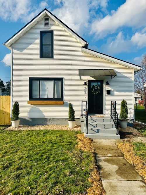 924 E Warren, Bucyrus, OH, 44820 | Card Image