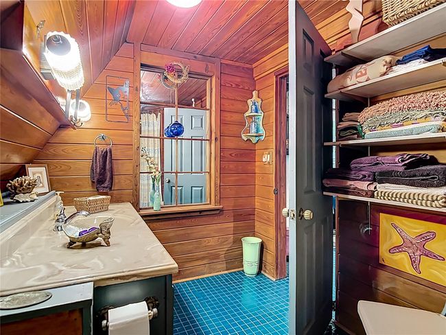 Primary bath with custom touches | Image 27