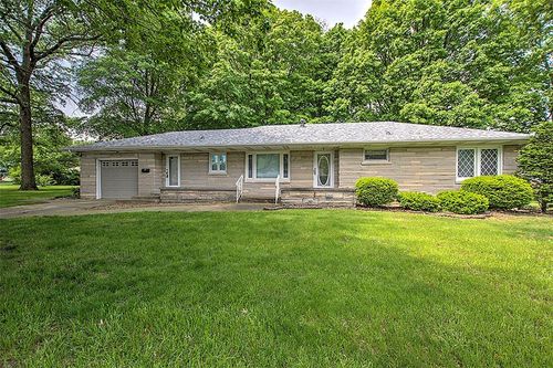 9 Parry Dr, Decatur, IL, 62526-1461 | Card Image