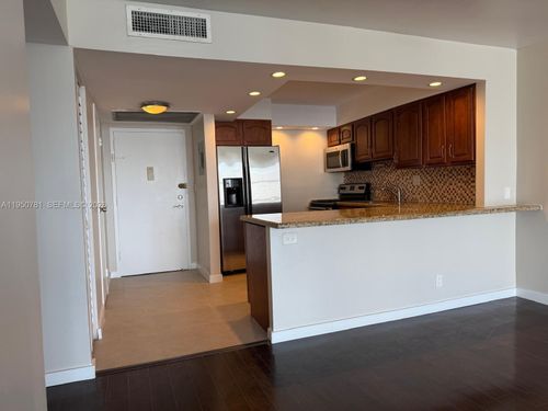 apt-926-1000 Parkview Dr, Hallandale Beach, FL, 33009-8913 | Card Image