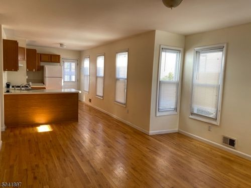 2-7 Grove St, Cranford, NJ, 07016-2927 | Card Image