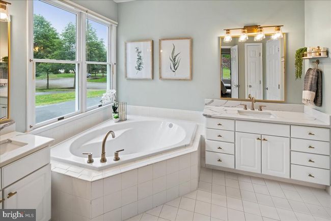 8 Colonial Ct, House other with 3 bedrooms, 3 bathrooms and null parking in SKILLMAN NJ | Image 22