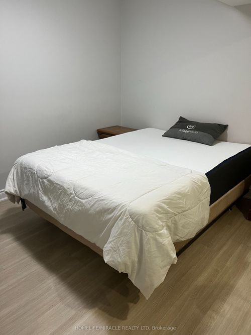 3898 Milkwood Cres, Mississauga, ON, L5N8H4 | Card Image