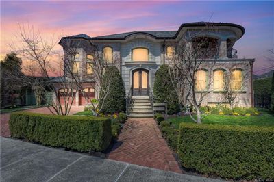 1 Boulevard, House other with 4 bedrooms, 3 bathrooms and null parking in Malba NY | Image 3