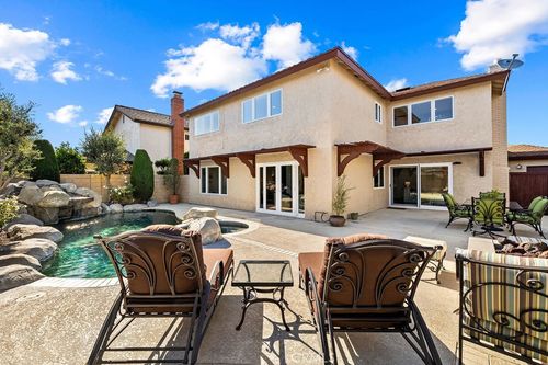 6792 Loyola Dr, Huntington Beach, CA, 92647-4052 | Card Image