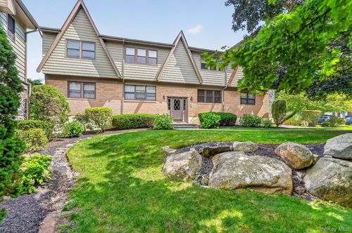 38 Milford Ln, Suffern, NY, 10901-7951 | Card Image