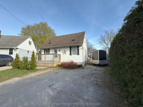 32 Regina Rd, Clinton, ON, N0M1L0 | Card Image
