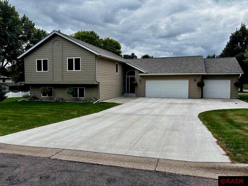 720 Madison St, Saint Peter, MN, 56082-1223 | Card Image