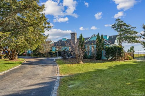 6 Last Ln, Hampton Bays, NY, 11946-3413 | Card Image