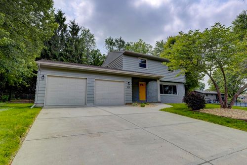329 Meadow Ln, Deforest, WI, 53532-1425 | Card Image