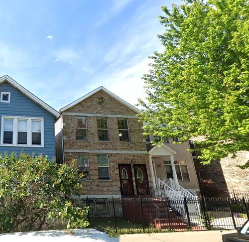 b-1613 W Superior Street, Chicago, IL, 60642 | Card Image