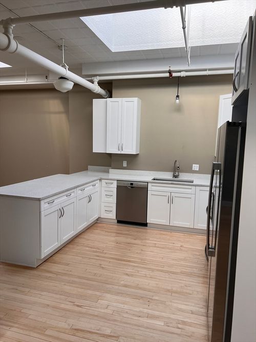 ste-14-158 Main St, Greenfield, MA, 01301-3200 | Card Image