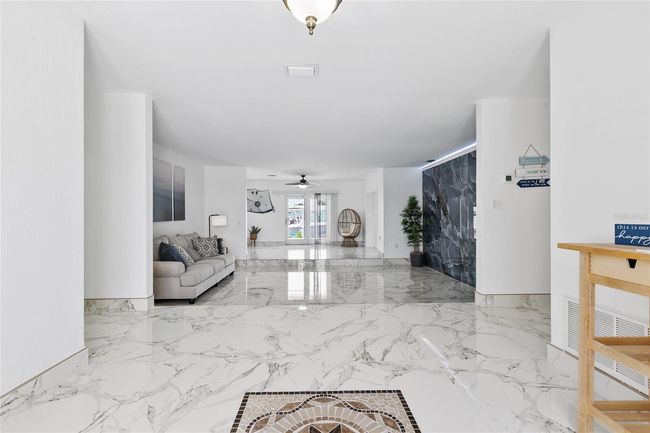 Foyer 2 | Image 6
