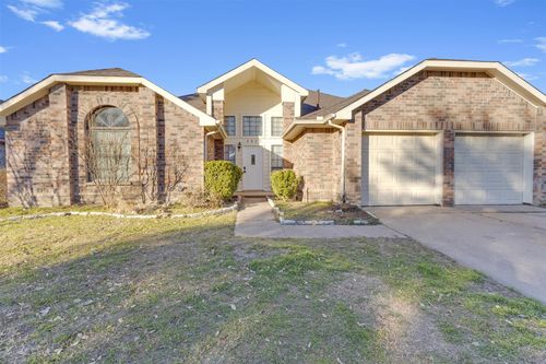 2822 Fenwick St, Grand Prairie, TX, 75052-4212 | Card Image