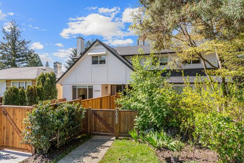 1955 Chesterfield Ave, North Vancouver, BC, V7M2P4 | Card Image