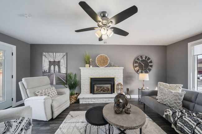 125 Guthrie Cres, House other with 3 bedrooms, 2 bathrooms and 4 parking in Whitby ON | Image 9