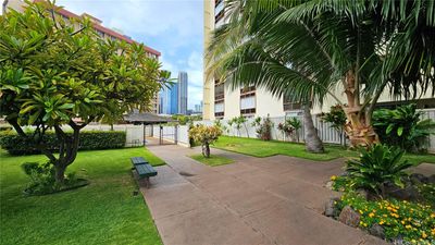 1006 - 910 Ahana Street, Home with 2 bedrooms, 1 bathrooms and 1 parking in Honolulu HI | Image 2