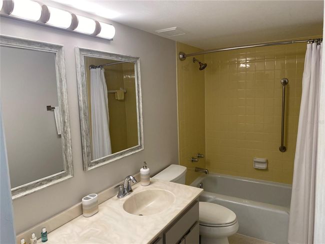 Bathroom 1 | Image 8