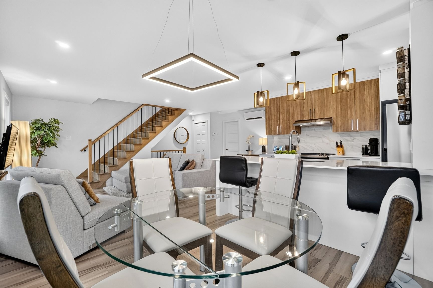 Residential in Laval (Laval-des-Rapides) 3