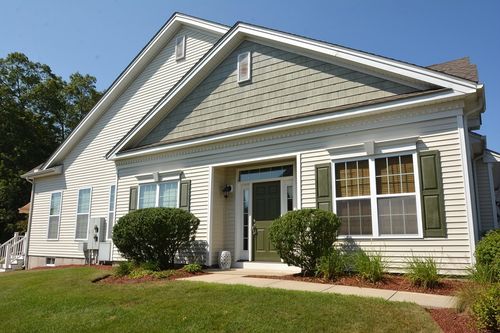 8-8 Hopkins Cir, Methuen, MA, 01844-2273 | Card Image