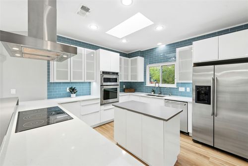 304 Palos Verdes Dr, Lakeway, TX, 78734-4526 | Card Image