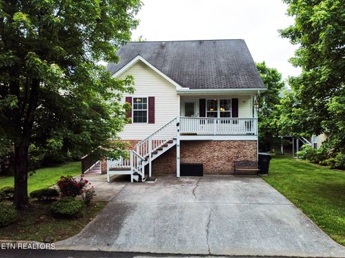 737 Plantation Dr, Pigeon Forge, TN, 37863-2907 | Card Image