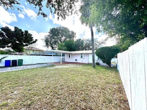 525 Nw 15th Ter, Fort Lauderdale, FL, 33311-8843 | Card Image