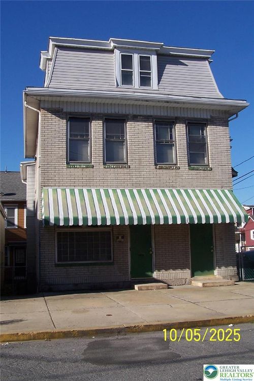 16 Center St, Lansford, PA, 18232-1810 | Card Image