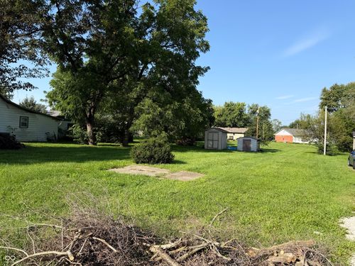 130 S Railroad St, Whiteland, IN, 46184-1747 | Card Image