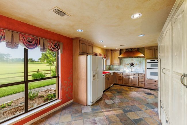 KITCHEN TO BREAKFAST NOOK | Image 16