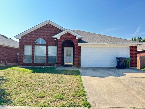 714 W Colony Dr, Arlington, TX, 76001-8323 | Card Image