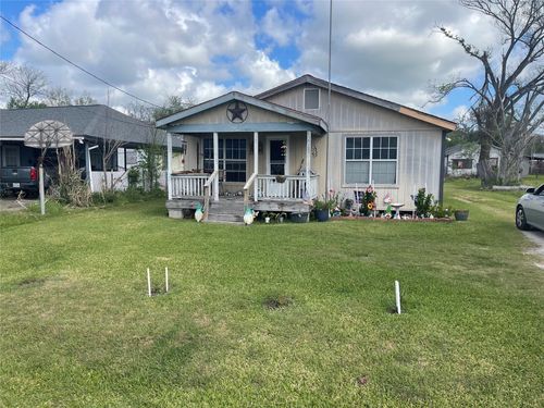 208 E Pecan Ln, Clute, TX, 77531-4617 | Card Image