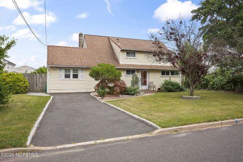 4 Farmbrook Dr, Old Bridge, NJ, 08857-1449 | Card Image