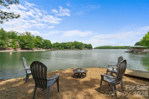 121 Rhinehill Dr, Mooresville, NC, 28117-6661 | Card Image